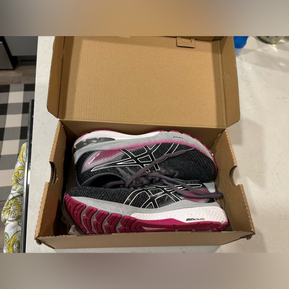 ASICS GT-2000 10 - Picture 2 of 9